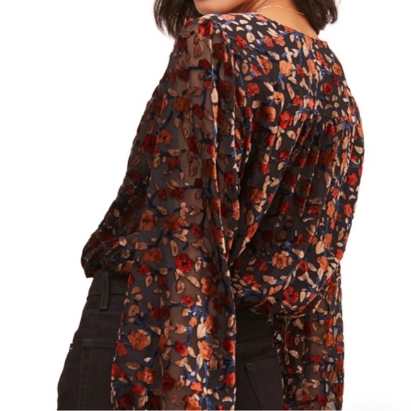 ASTR The Label Black Rust Floral V Neck Long Sleeve Top - Picture 3 of 8